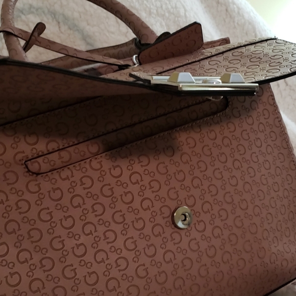 FINAL OFFER!! GUESS BLUSH PINK PURSE - Picture 8 of 8